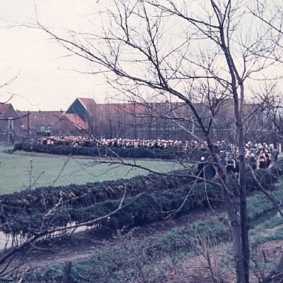 080 30 April 1956 De Optocht Trekt Verder. Kopie