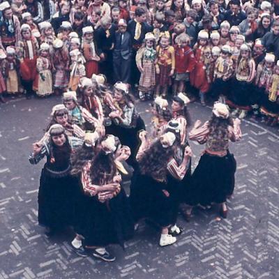 084 30 April 1956 Volksdansen Kopie