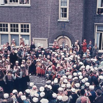 086 30 April 1956 Volksdansen Kopie