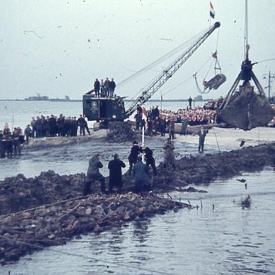 115 17 Oktober 1957 Vlagplanting